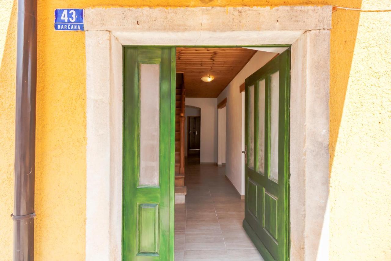 House Krizanic In Marcana, Istria, With 2 Apartments, Total 9 Guests Marčana Exterior foto