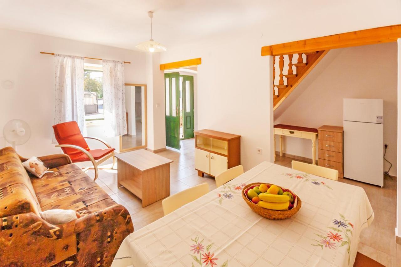 House Krizanic In Marcana, Istria, With 2 Apartments, Total 9 Guests Marčana Exterior foto