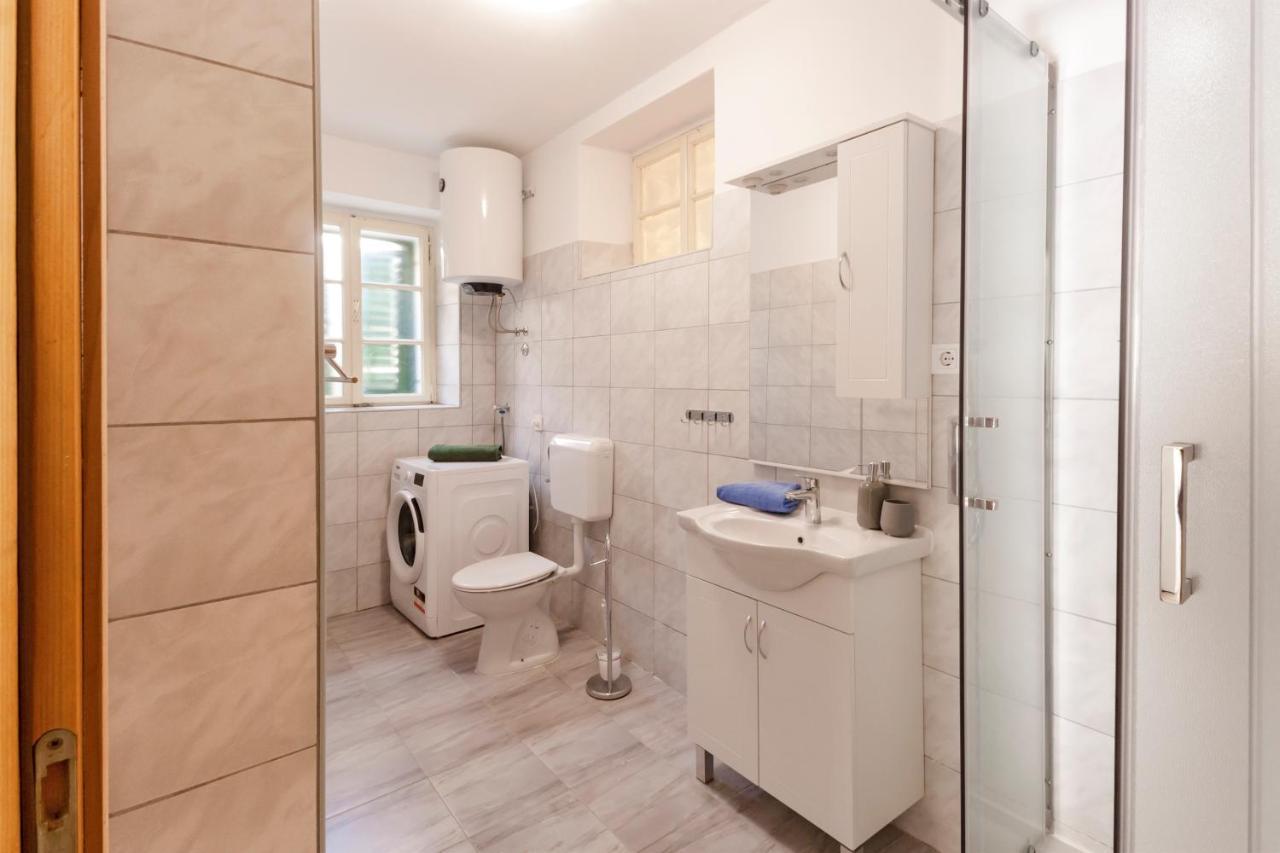 House Krizanic In Marcana, Istria, With 2 Apartments, Total 9 Guests Marčana Exterior foto
