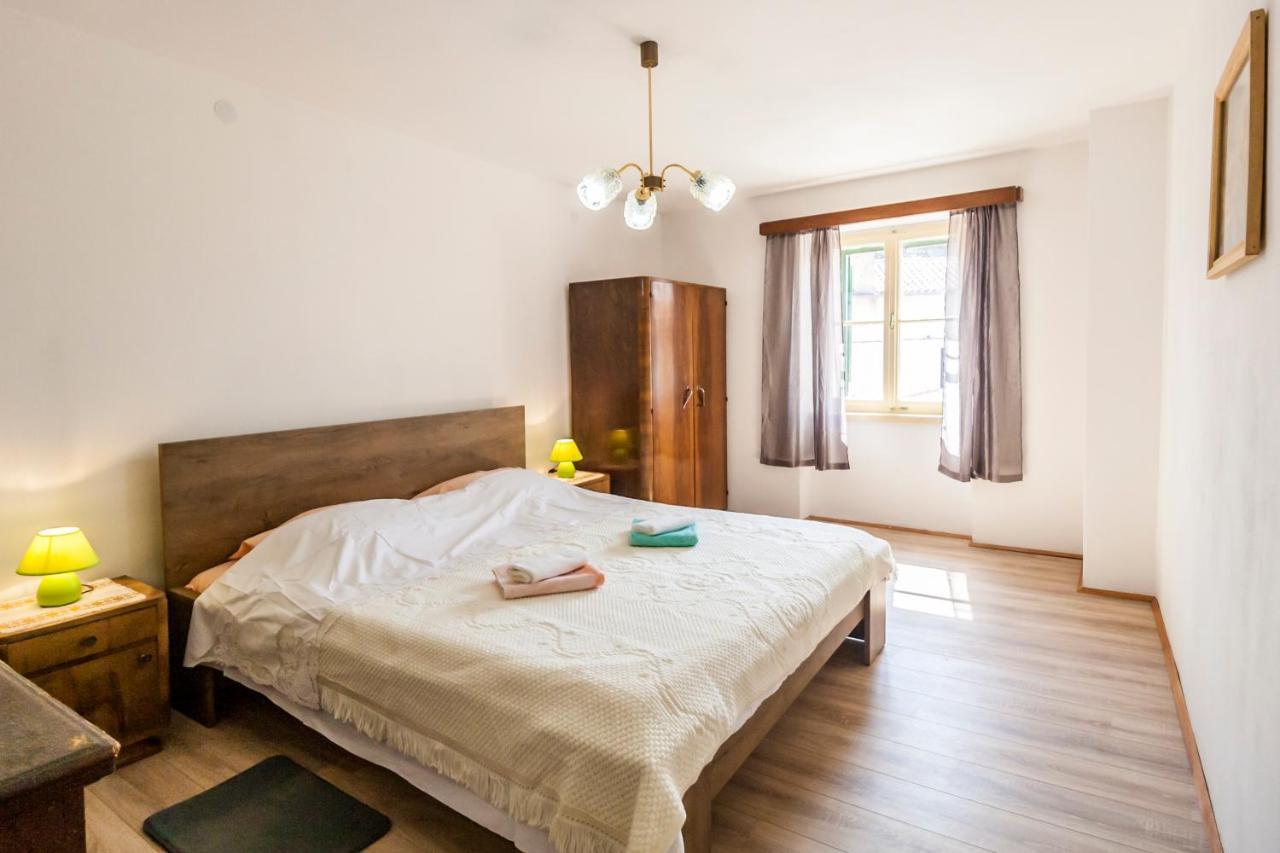 House Krizanic In Marcana, Istria, With 2 Apartments, Total 9 Guests Marčana Exterior foto