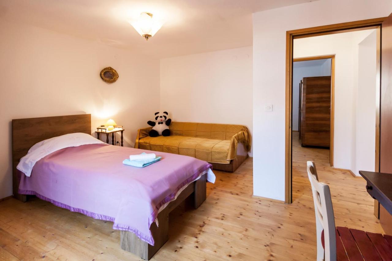 House Krizanic In Marcana, Istria, With 2 Apartments, Total 9 Guests Marčana Exterior foto