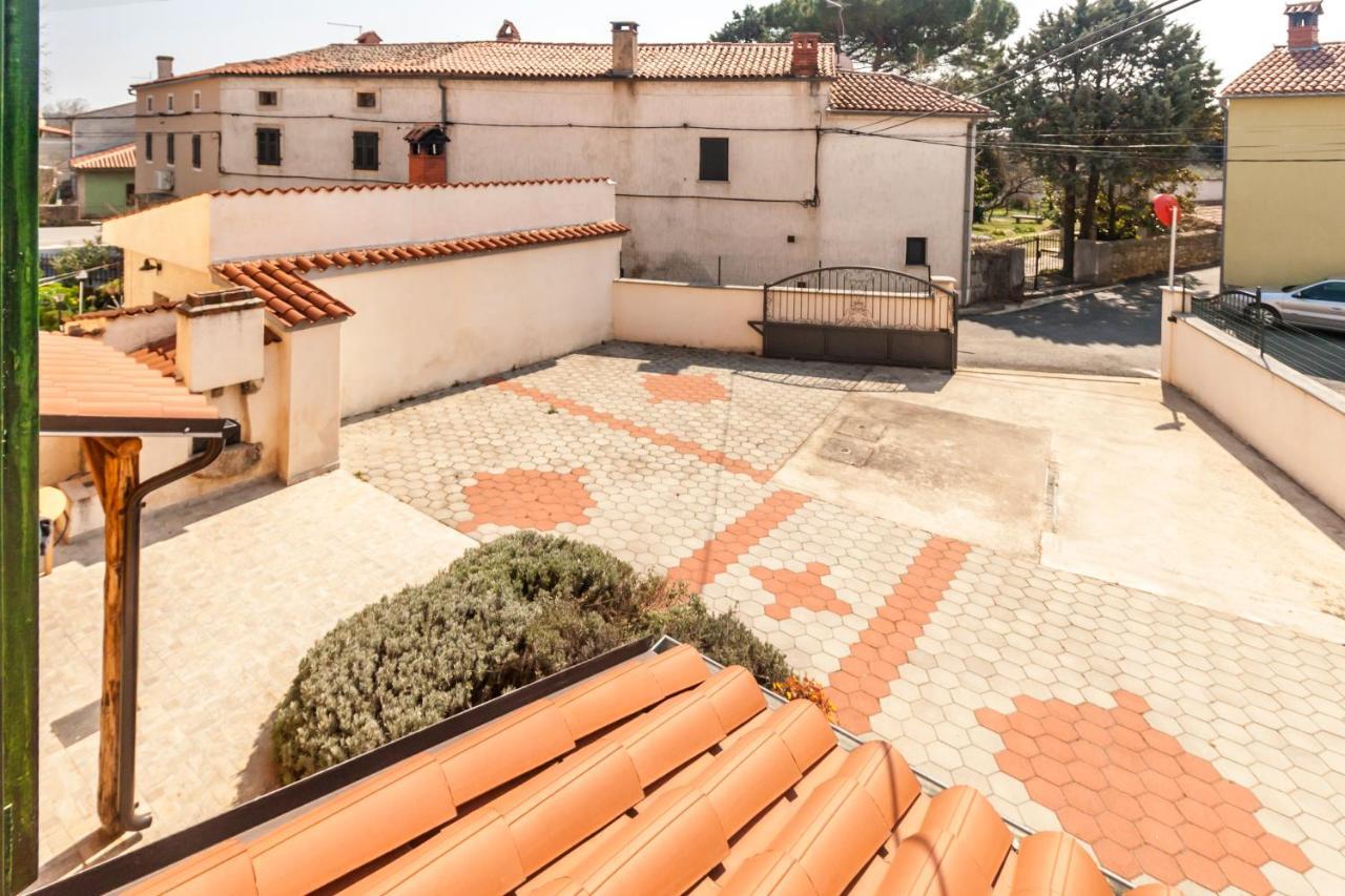 House Krizanic In Marcana, Istria, With 2 Apartments, Total 9 Guests Marčana Exterior foto