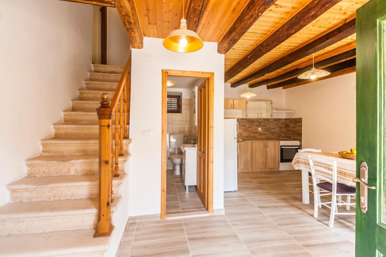 House Krizanic In Marcana, Istria, With 2 Apartments, Total 9 Guests Marčana Exterior foto