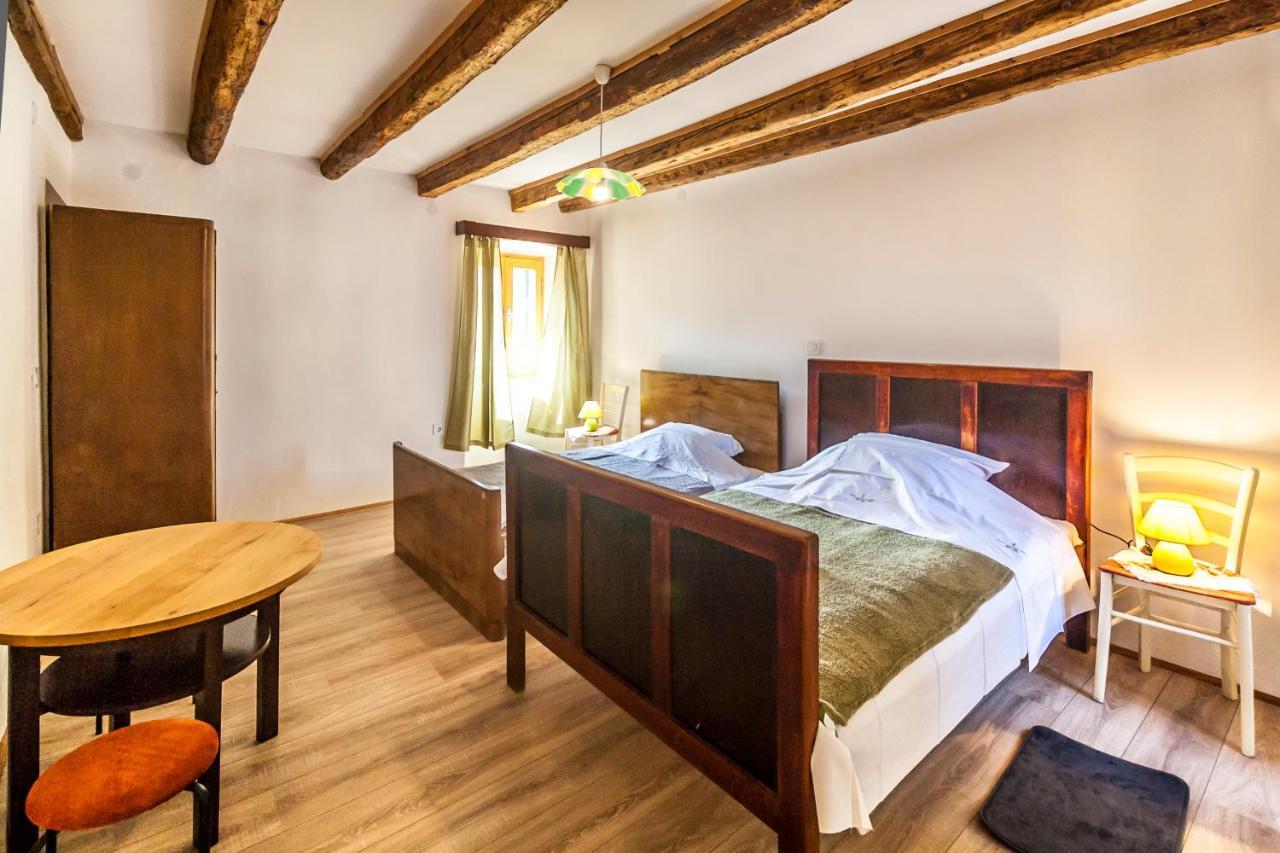 House Krizanic In Marcana, Istria, With 2 Apartments, Total 9 Guests Marčana Exterior foto