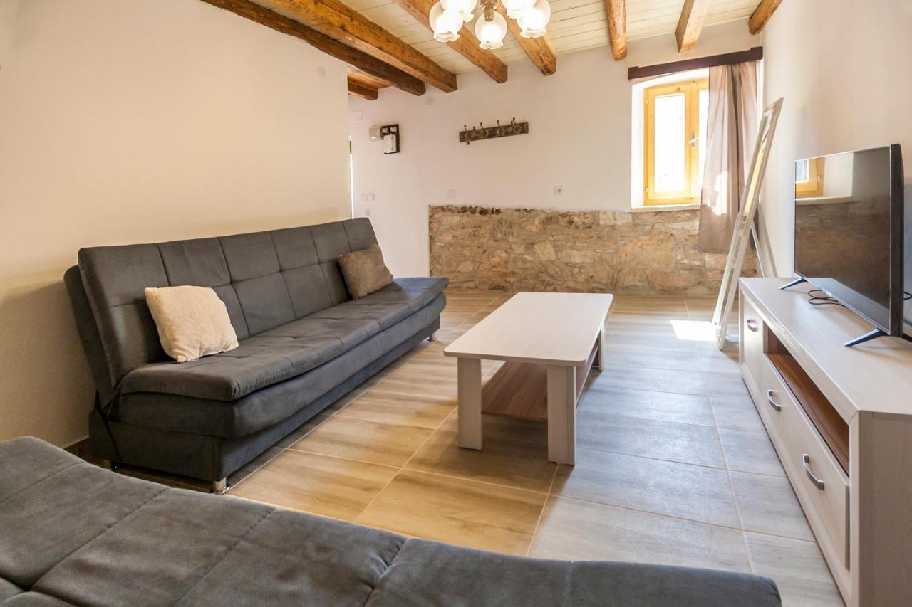 House Krizanic In Marcana, Istria, With 2 Apartments, Total 9 Guests Marčana Exterior foto