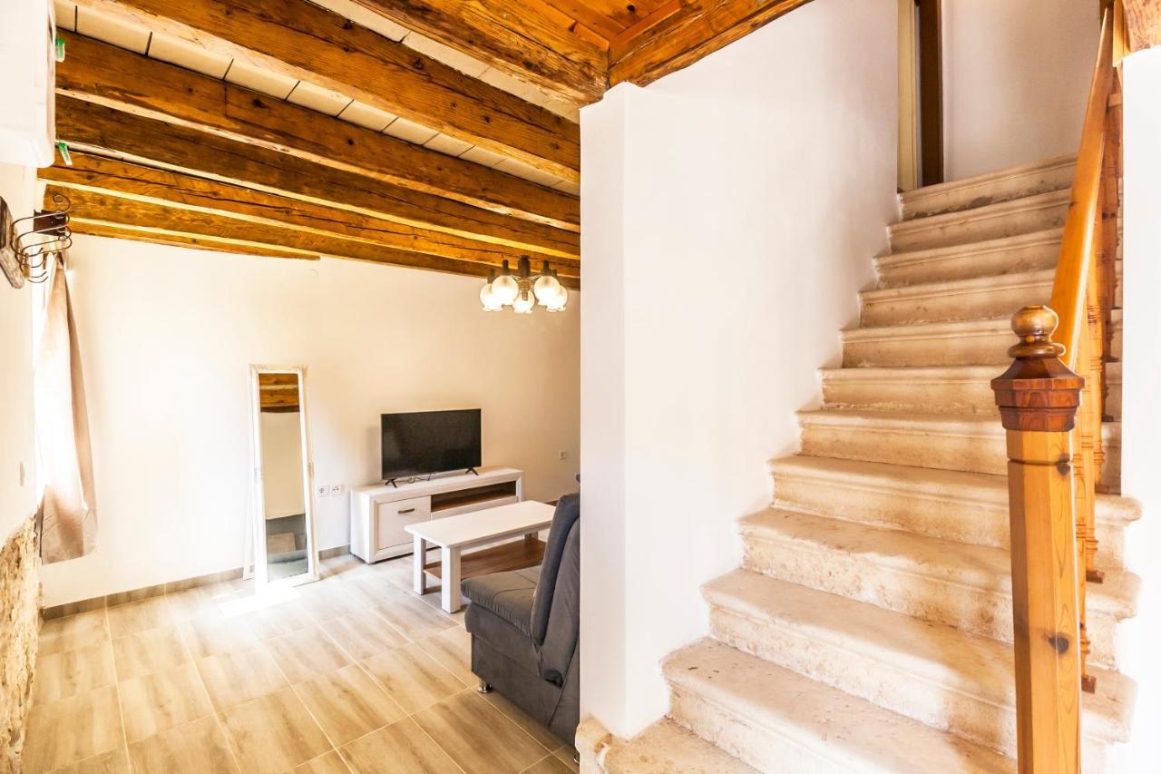 House Krizanic In Marcana, Istria, With 2 Apartments, Total 9 Guests Marčana Exterior foto