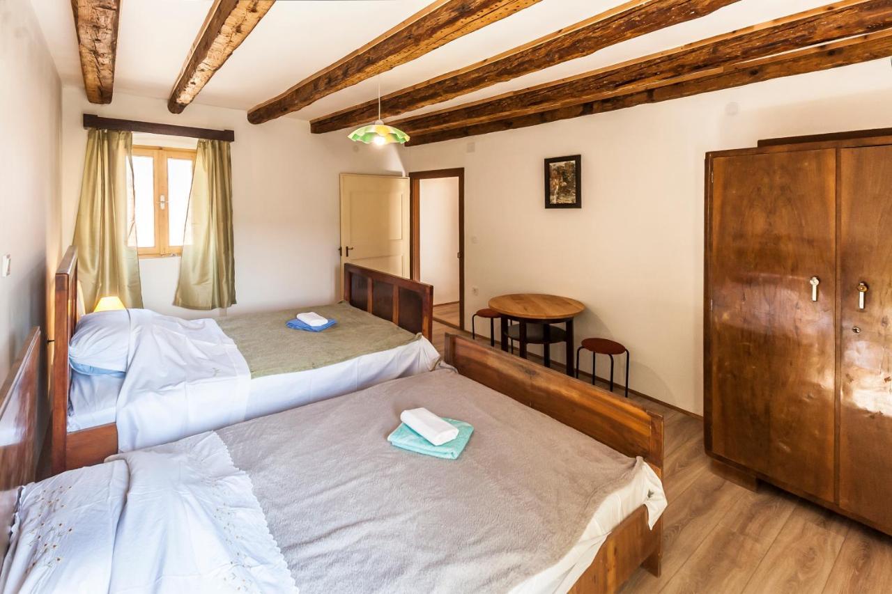 House Krizanic In Marcana, Istria, With 2 Apartments, Total 9 Guests Marčana Exterior foto
