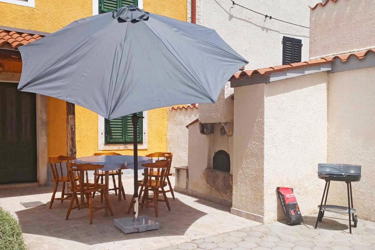 House Krizanic In Marcana, Istria, With 2 Apartments, Total 9 Guests Marčana Exterior foto