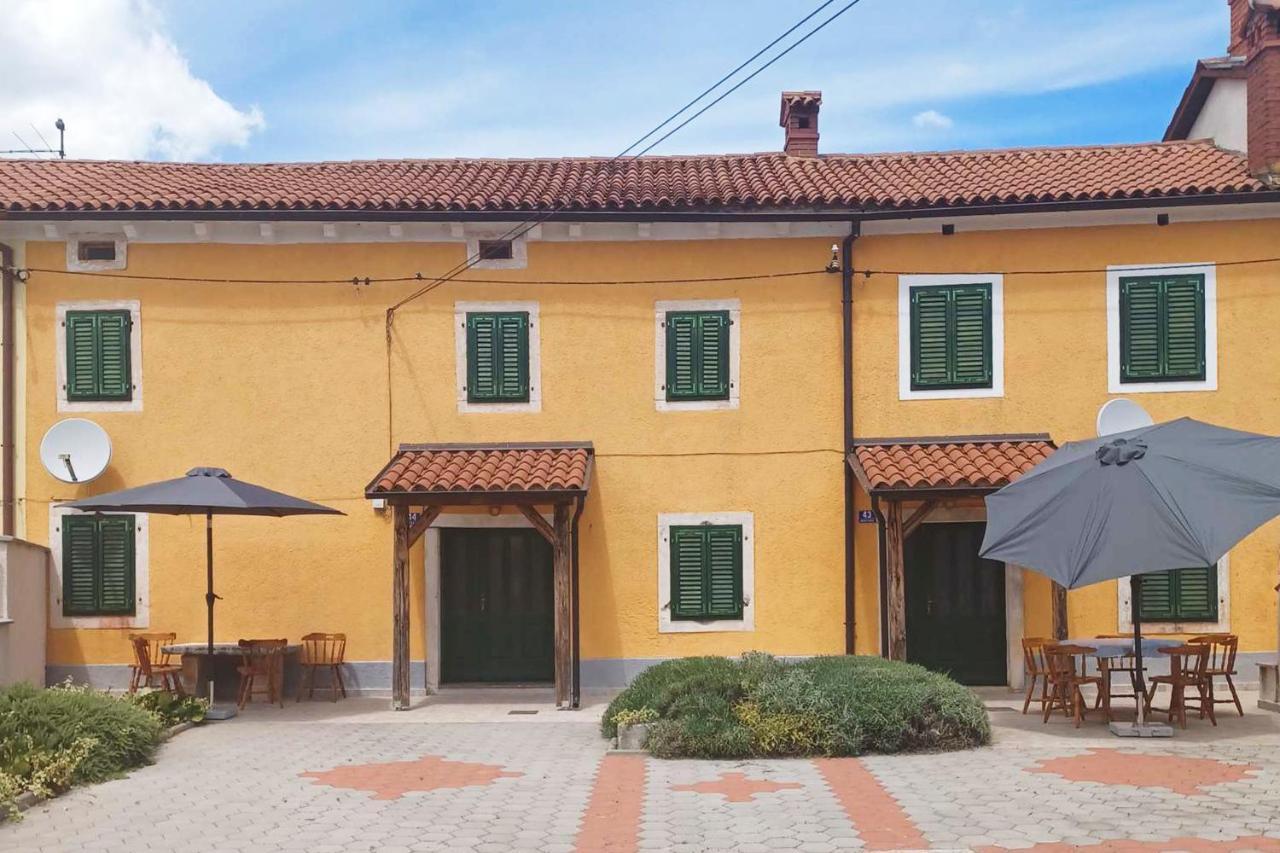 House Krizanic In Marcana, Istria, With 2 Apartments, Total 9 Guests Marčana Exterior foto