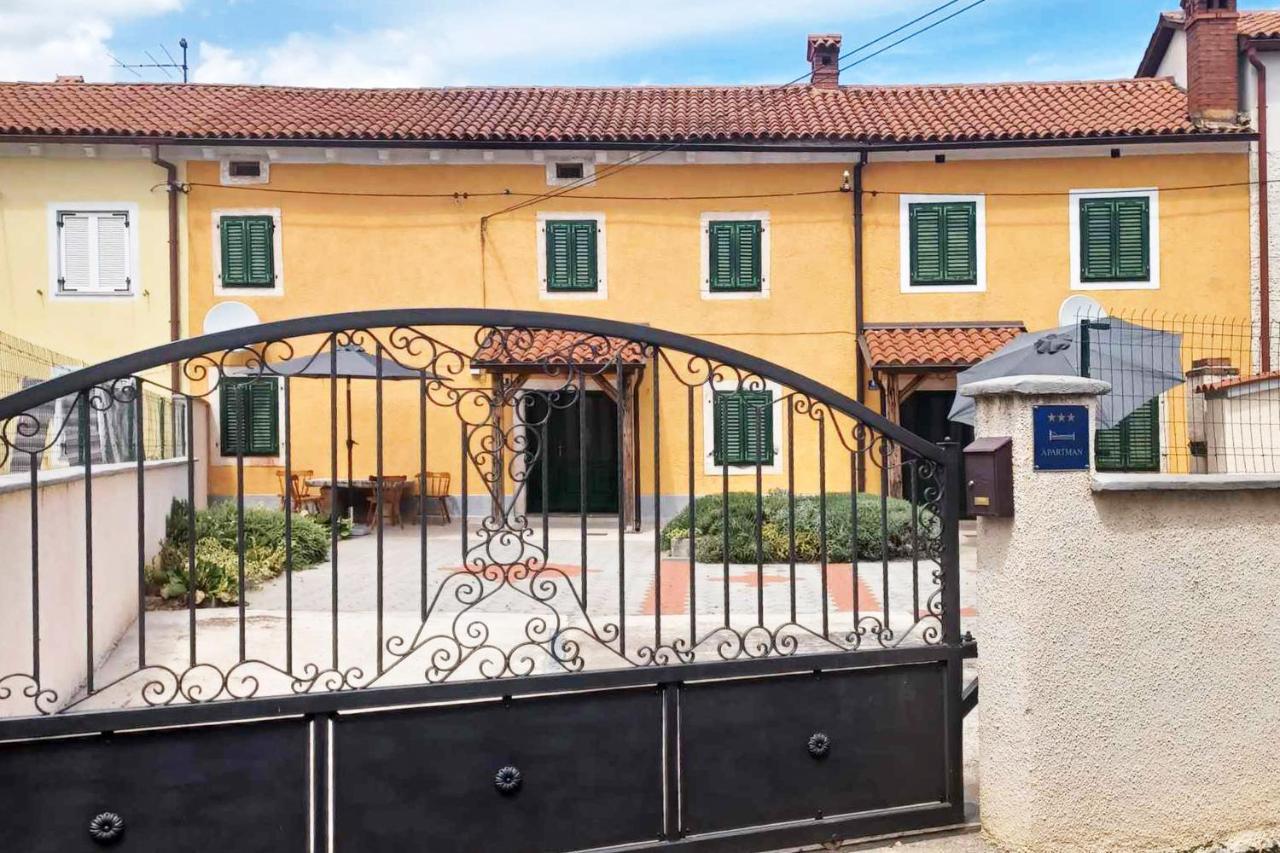 House Krizanic In Marcana, Istria, With 2 Apartments, Total 9 Guests Marčana Exterior foto